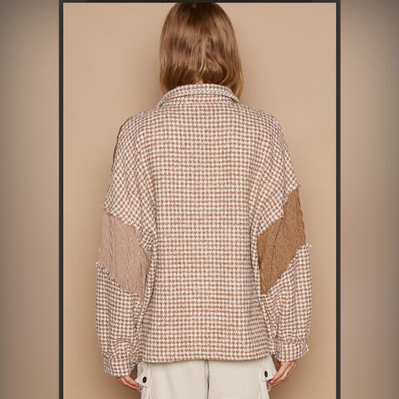 POL Boutique Designed in long sleeve roomy fit shacket in textured woven - Picture 4 of 6